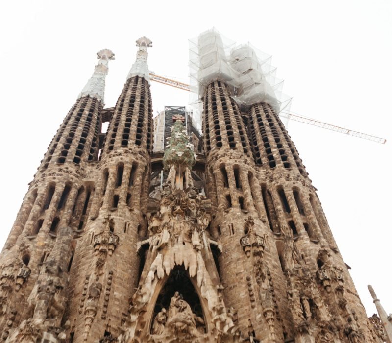 la-sagrada-familia-catholic-church-in-barcelona-2025-01-09-17-57-01-utc